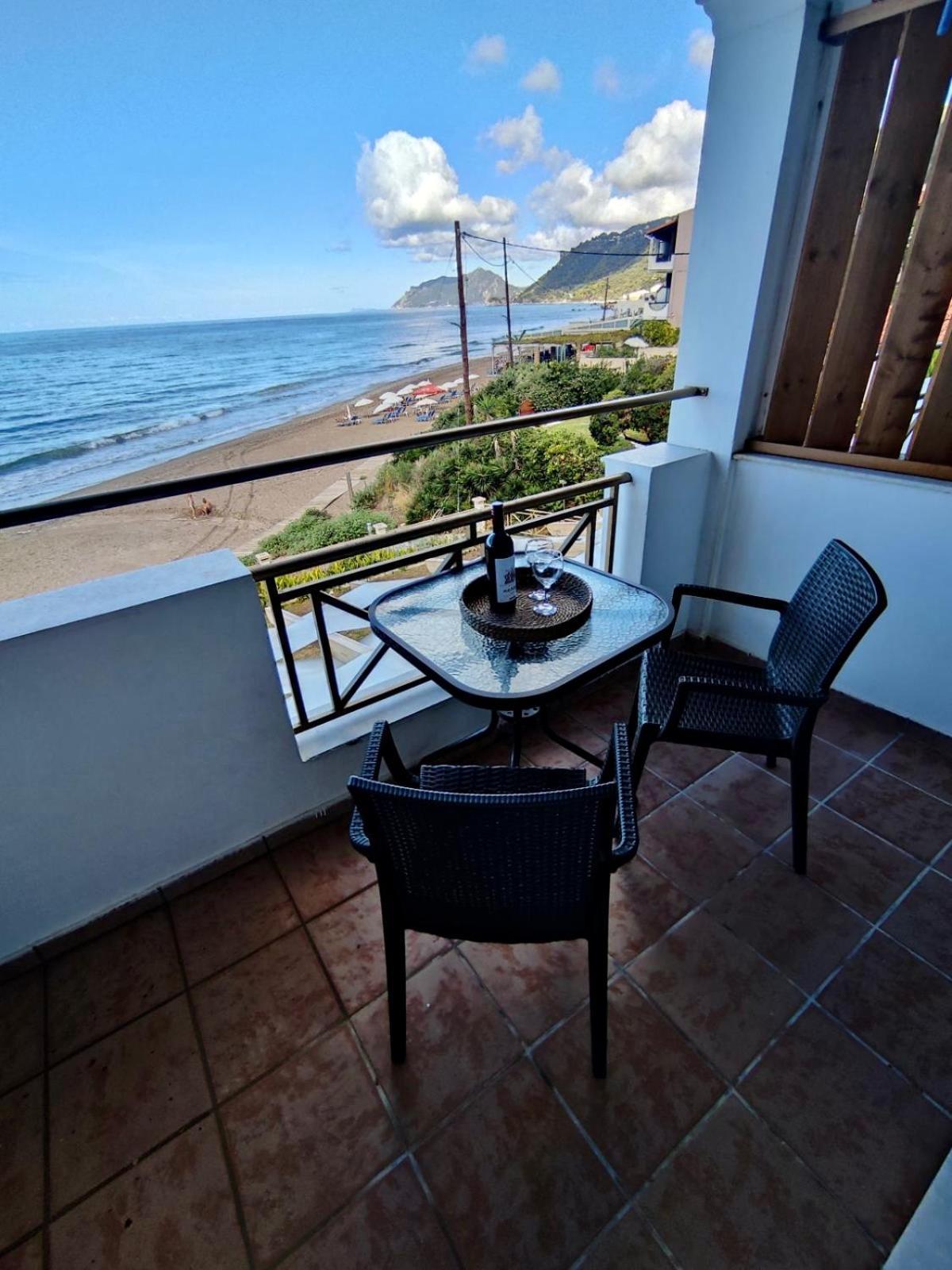 Nereides Apartments Agios Gordios  Eksteriør billede