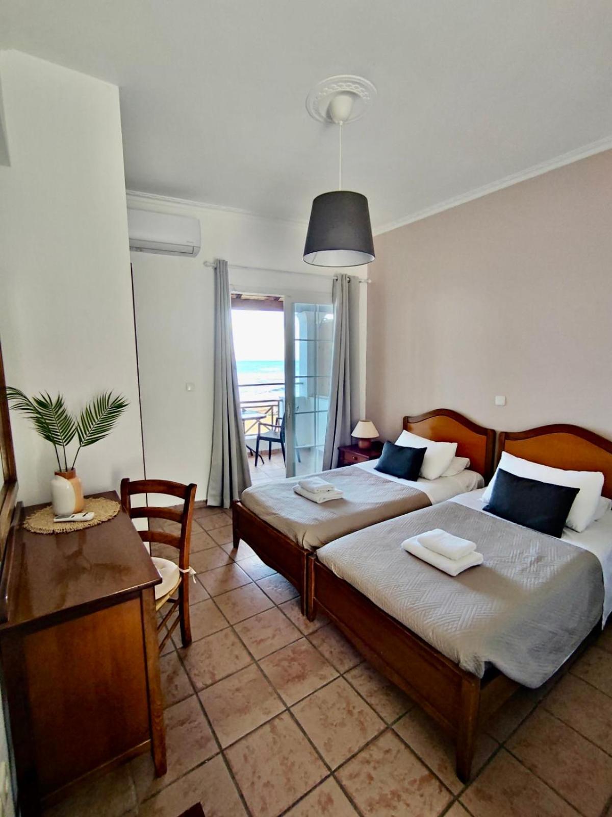 Nereides Apartments Agios Gordios  Eksteriør billede
