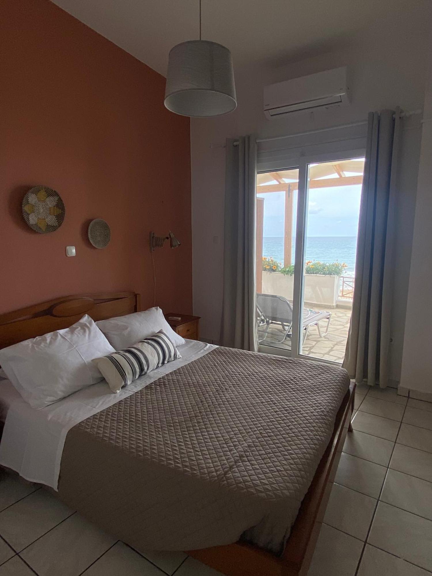 Nereides Apartments Agios Gordios  Eksteriør billede